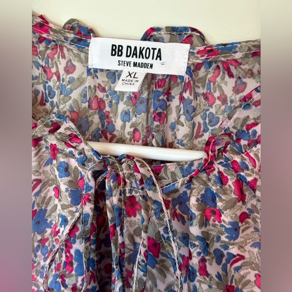 BB Dakota Floral Midi Dress - Ditzy Floral- keyhole/ tie. Size XL - Picture 4 of 5